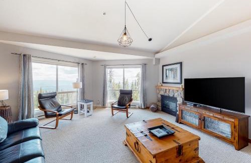 Big White Ski Resort Apartment | Hilltop Hideaway Condo - Legacy 401A