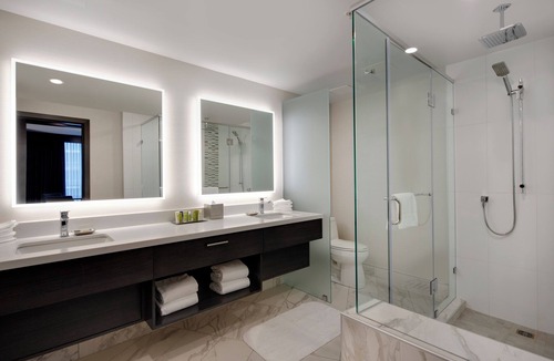 Metrotown Hotel | Hilton Vancouver Metrotown