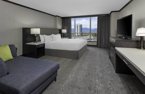 Metrotown Hotel | Hilton Vancouver Metrotown