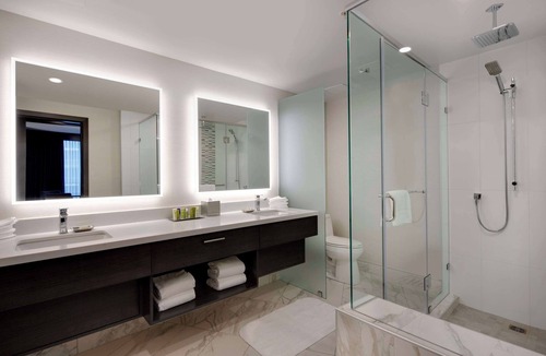 Metrotown Hotel | Hilton Vancouver Metrotown