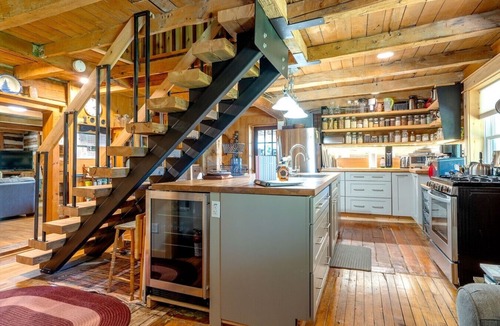 Georgian Bluffs House | Hindman House: Historic, restful, fully-equipped