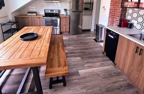 Shelburne Apartment | Historic Bruce House | Hot Tub, Fire Pit &AC
