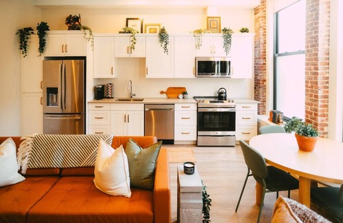Downtown Halifax Bed & Breakfast | Historic Charming 2BR Apartment DT Halifax