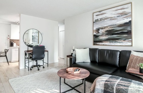 Mill Lake Apartment | Historic Downtown Abbotsford 1 bedroom apartment sleeps 4