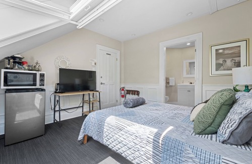 South End House | Historic Old South District Aft Castle Suite