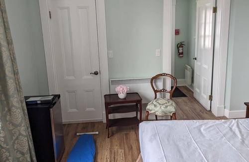 Queens Square House | Historical , Victorian house style B&B