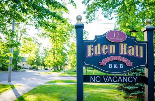 Queens Square House | Historical , Victorian house style B&B