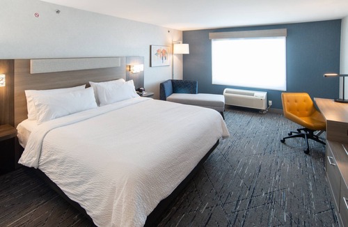 Moose Jaw Hotel | Holiday Inn Express and Suites Moose Jaw by IHG