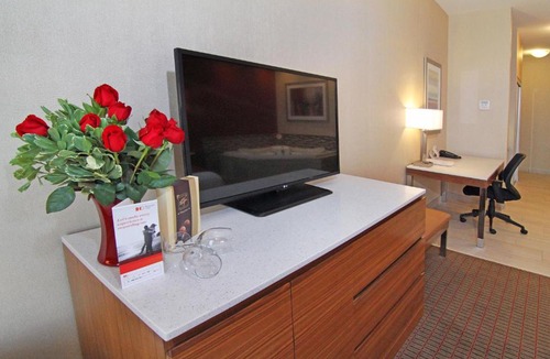 Banff Trail Hotel | Holiday Inn Express and Suites Calgary University by IHG