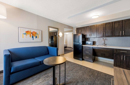 Coliseum Central Hotel | Holiday Inn Express Hampton - Coliseum Central by IHG