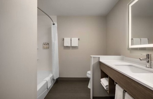 Courtenay Hotel | Holiday Inn Express & Suites Courtenay - Comox by IHG