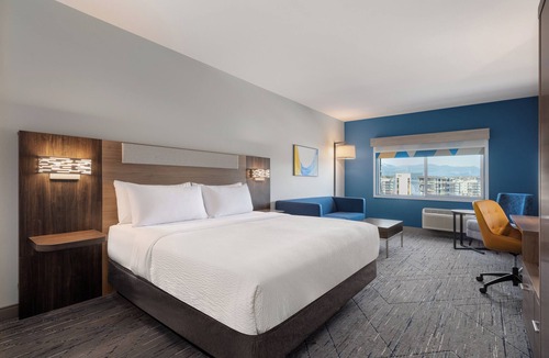 Courtenay Hotel | Holiday Inn Express & Suites Courtenay - Comox by IHG