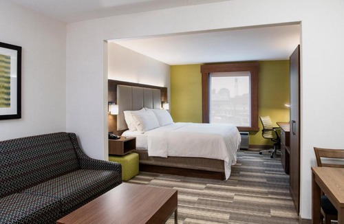 Saskatoon Downtown Hotel | Holiday Inn Express & Suites Saskatoon Centre by IHG