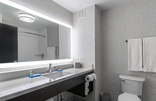 Saskatoon Downtown Hotel | Holiday Inn Express & Suites Saskatoon Centre by IHG