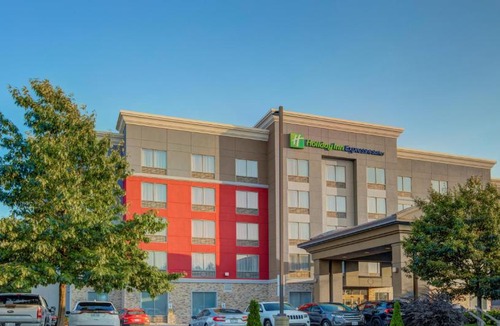Woodstock Hotel | Holiday Inn Express & Suites - Woodstock, ON CANADA