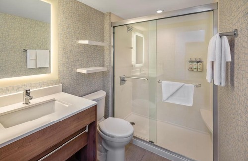 St. Lawrence Hotel | Holiday Inn Express Toronto Downtown by IHG