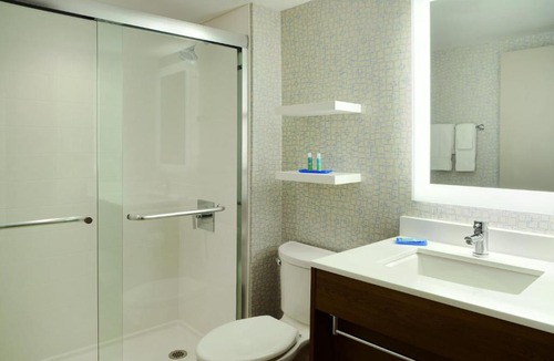 St. Lawrence Hotel | Holiday Inn Express Toronto Downtown by IHG