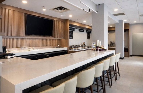 Mississauga Hotel | Holiday Inn & Suites Mississauga West - Meadowvale