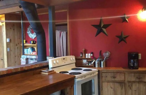Apex Mountain Cabin | Holy Smoke Cabin @ Apex, ski in/out 5 Bed Rm w Hot Tub