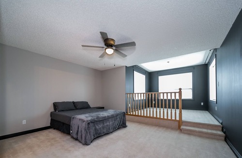 Northwest Edmonton House | Home Away From Home 5 Bed 3.5 Bath - Fast Wi-Fi