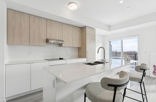 Richmond Hill House | Home Richmond Hill 2 bed 2 bath Parking