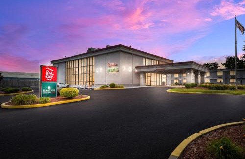 Painted Post Hotel | HomeTowne Studios by Red Roof Painted Post