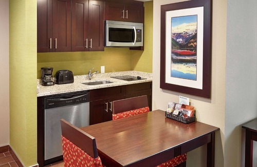 Calgary Hotel | Homewood Suites by Hilton Calgary-Airport, Alberta, Canada