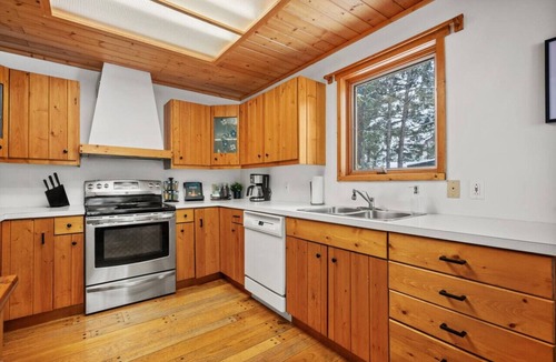 East Kootenay Cabin | Hoodoo Haven | Game Room | Pets | Fireplace | Yard