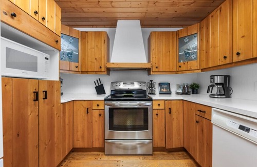 East Kootenay Cabin | Hoodoo Haven | Game Room | Pets | Fireplace | Yard