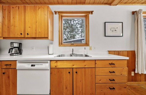 East Kootenay Cabin | Hoodoo Haven | Game Room | Pets | Fireplace | Yard