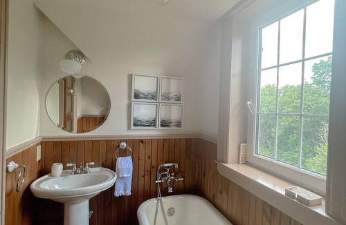 Newport Landing House | Horse Farm - Spacious and Serene