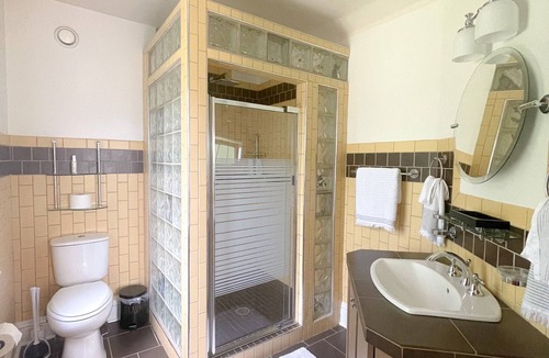 Newport Landing House | Horse Farm - Spacious and Serene