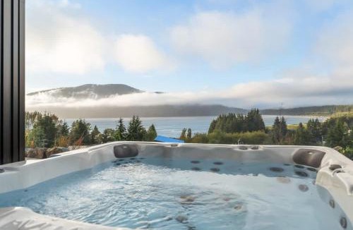 Port Renfrew House | Hot Tub & Amazing Ocean View -The Simple Peak - Non pet friendly