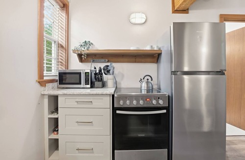 Ucluelet House | Hot Tub ~ Loft With Eagle's Nest Above! ⎮Eagle's Nest