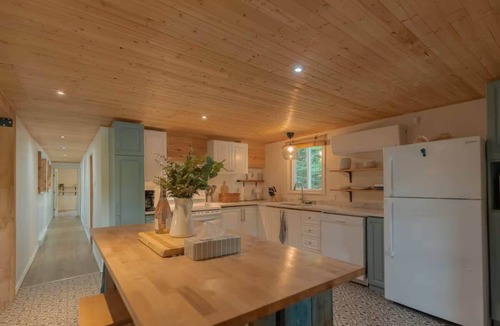 Brebeuf Ski Chalet | Hot Tub on the River with BBQ & Fire Pit