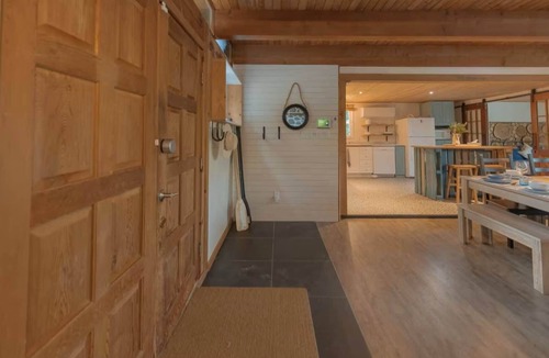 Brebeuf Ski Chalet | Hot Tub on the River with BBQ & Fire Pit