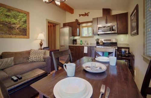 Port Renfrew Cottage | Hot Tub - Pet Friendly - Cozy Escape with Fire Pit