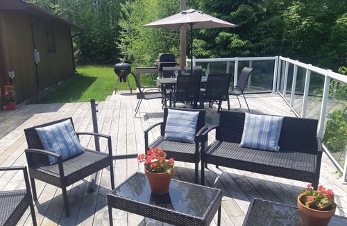Lake St. Peter Cottage | Hot tub. Sauna. Sandy beach. Heritage trail.