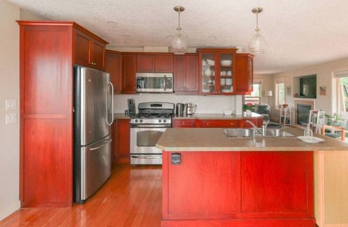 Mill Bay House | Hot Tub, Spacious 5 bedroom home, Fire Pit, office space