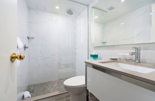 Shaughnessy Village Hotel | Hotel 2170 Lincoln Downtown Montreal