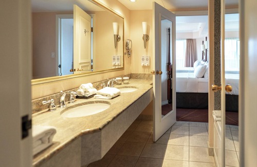 Inner Harbour Hotel | Hotel Grand Pacific