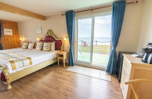 Isle aux Coudres Hotel | Hotel La Roche Pleureuse