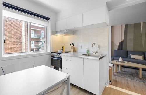 Little Italy Apartment | Hotel Laurence one bedroom apartment