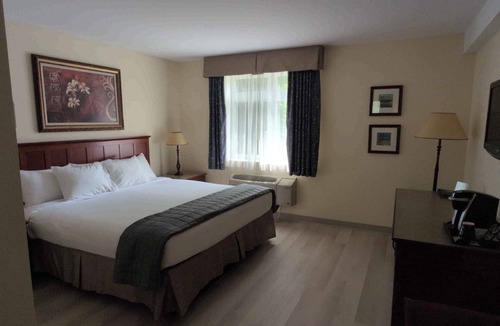 St-Bernard-de-Lacolle Hotel | Hotel St-Bernard