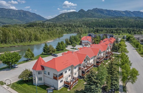 East Kootenay Apartment | Hotel-Style Room by the River in Fernie