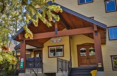 Fernie Apartment | Hotel-Style Studio Suite / Hot Tub / Sauna / BBQ