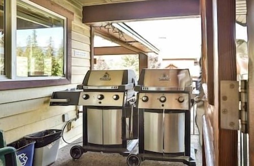 Fernie Apartment | Hotel-Style Studio Suite / Hot Tub / Sauna / BBQ