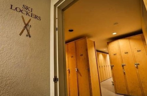 Fernie Apartment | Hotel-Style Studio Suite / Hot Tub / Sauna / BBQ