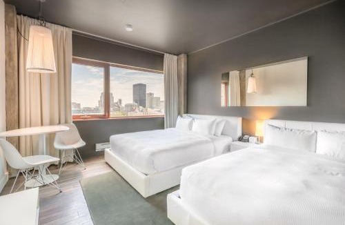 Quartier des Spectacles Hotel | Hotel Zero 1 Montreal