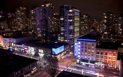 Downtown Vancouver Apartment | Howe Street Apartment with Views